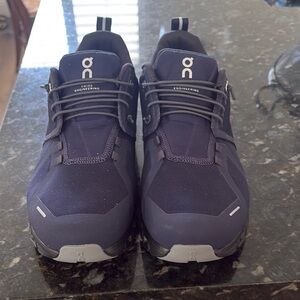 On cloud running shoes new never worn